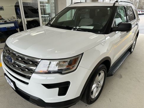 Certified 2019 Ford Explorer FWD image 3