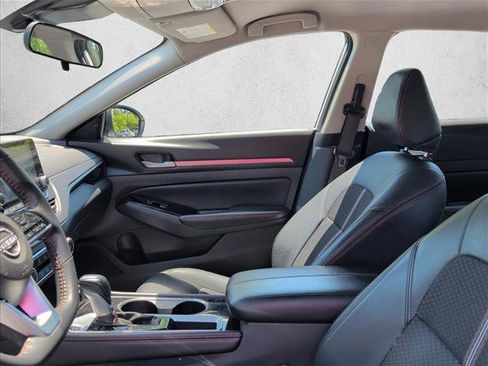 Used 2024 Nissan Altima 2.5 SR FWD image 8