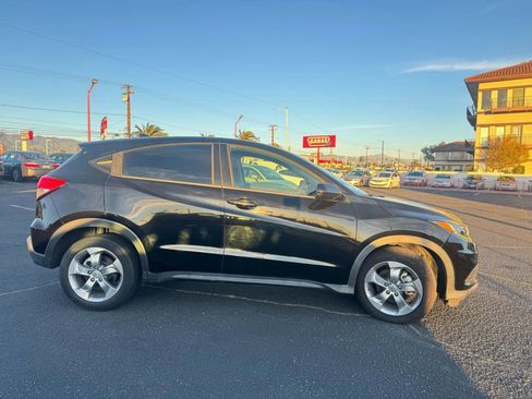 Used 2019 Honda HR-V LX image 10