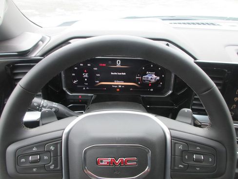 New 2026 GMC Sierra 1500 SLT image 17