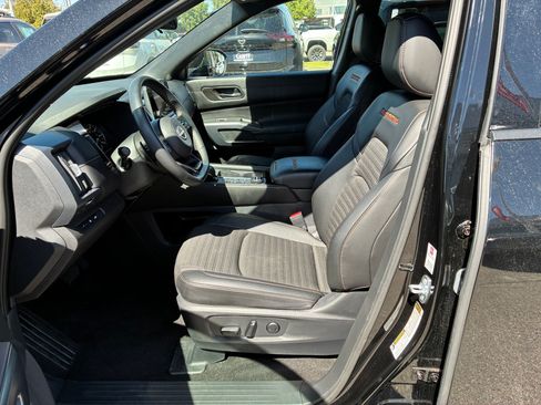 Used 2025 Nissan Pathfinder Rock Creek AWD/4WD image 17