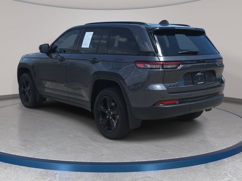Used 2023 Jeep Grand Cherokee Altitude AWD/4WD image 8