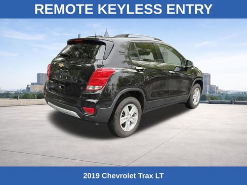 Used 2019 Chevrolet Trax LT w/ LT Convenience Package AWD/4WD image 5
