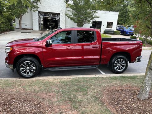Used 2024 Chevrolet Silverado 1500 LT w/ Safety Package AWD/4WD image 7