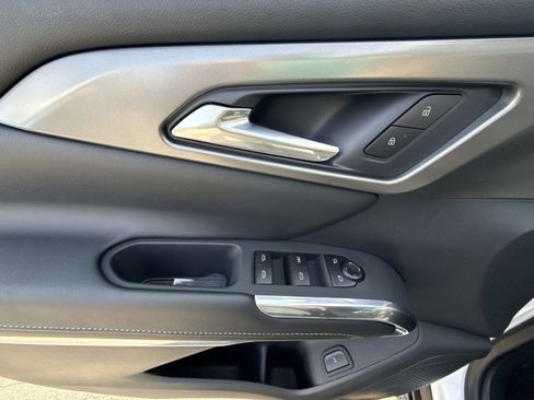 New 2026 Chevrolet Traverse LT w/ Sun and Wheel Package FWD image 15