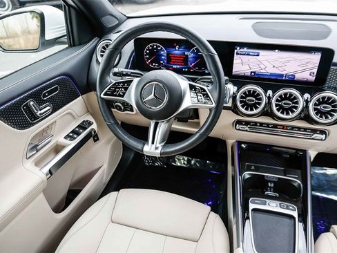 Used 2025 Mercedes-Benz GLB 250 4MATIC image 14