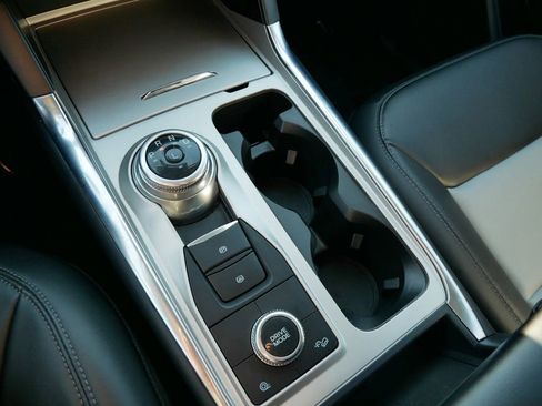 Certified 2022 Ford Explorer XLT w/ Equipment Group 202A image 27