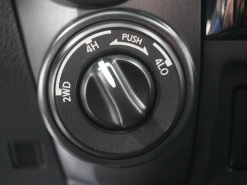 Used 2021 Nissan Titan PRO-4X w/ Pro-4x Convenience Package AWD/4WD image 25