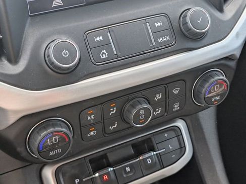 Used 2023 GMC Acadia SLT FWD image 25