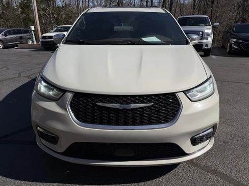 Used 2021 Chrysler Pacifica Limited image 6