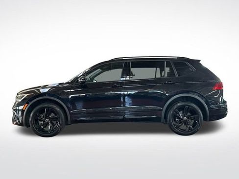 Certified 2023 Volkswagen Tiguan SE R-Line image 9