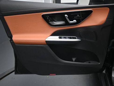 Used 2025 Mercedes-Benz GLC 300 image 19
