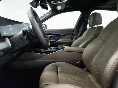 Used 2024 BMW 530i xDrive w/ Premium Package image 24