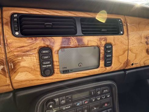 Used 2006 Jaguar XK8 Convertible image 28