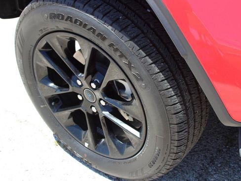 Used 2025 Jeep Wrangler Unlimited Sahara AWD/4WD image 5