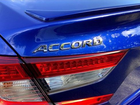 Used 2018 Honda Accord Sport image 8