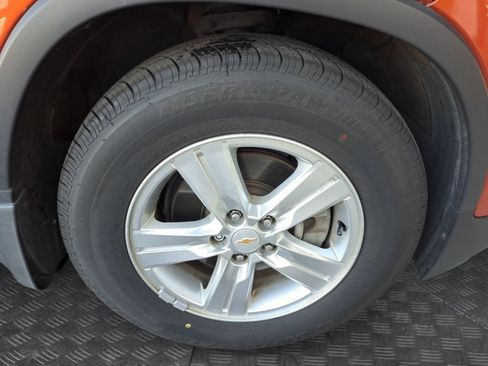 Used 2016 Chevrolet Trax LT w/ LT Sun and Sound Package FWD image 16