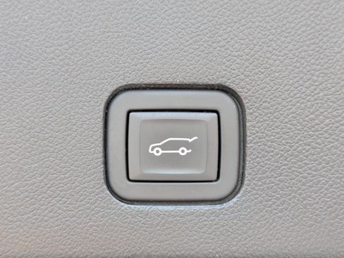 Used 2023 Cadillac XT6 Sport w/ Technology Package AWD/4WD image 12
