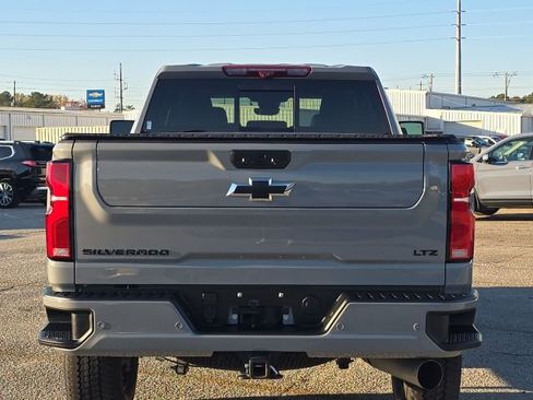 Used 2024 Chevrolet Silverado 2500 LTZ w/ LTZ Plus Package image 4