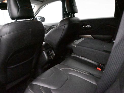 Used 2018 Jeep Cherokee Limited AWD/4WD image 10