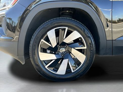 Used 2025 Volkswagen Atlas Cross Sport SE image 10