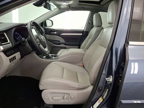Certified 2019 Toyota Highlander XLE AWD/4WD image 11