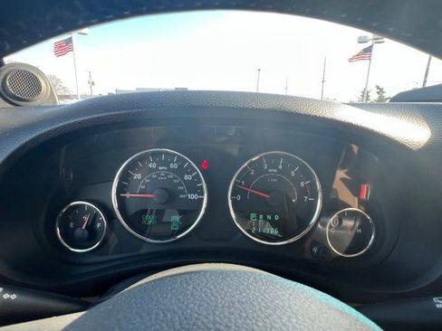 Used 2011 Jeep Wrangler Unlimited Sahara w/ Dual Top Group AWD/4WD image 14