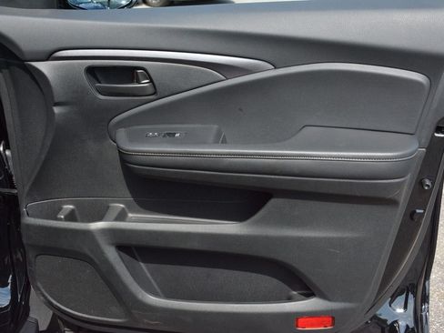 Used 2025 Honda Ridgeline Sport image 21