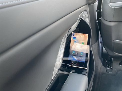 New 2025 BMW 760i xDrive w/ Autobahn Package image 8