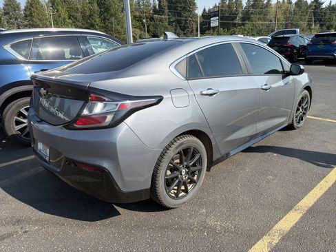 Used 2018 Chevrolet Volt LT w/ Comfort Package FWD image 4