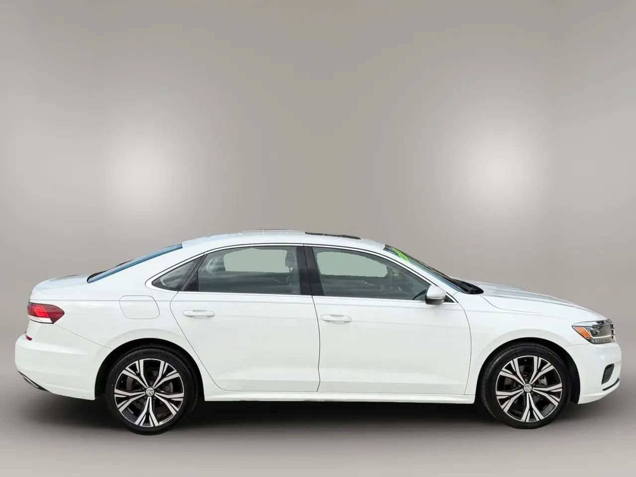 Used 2022 Volkswagen Passat 2.0T SE FWD image 11