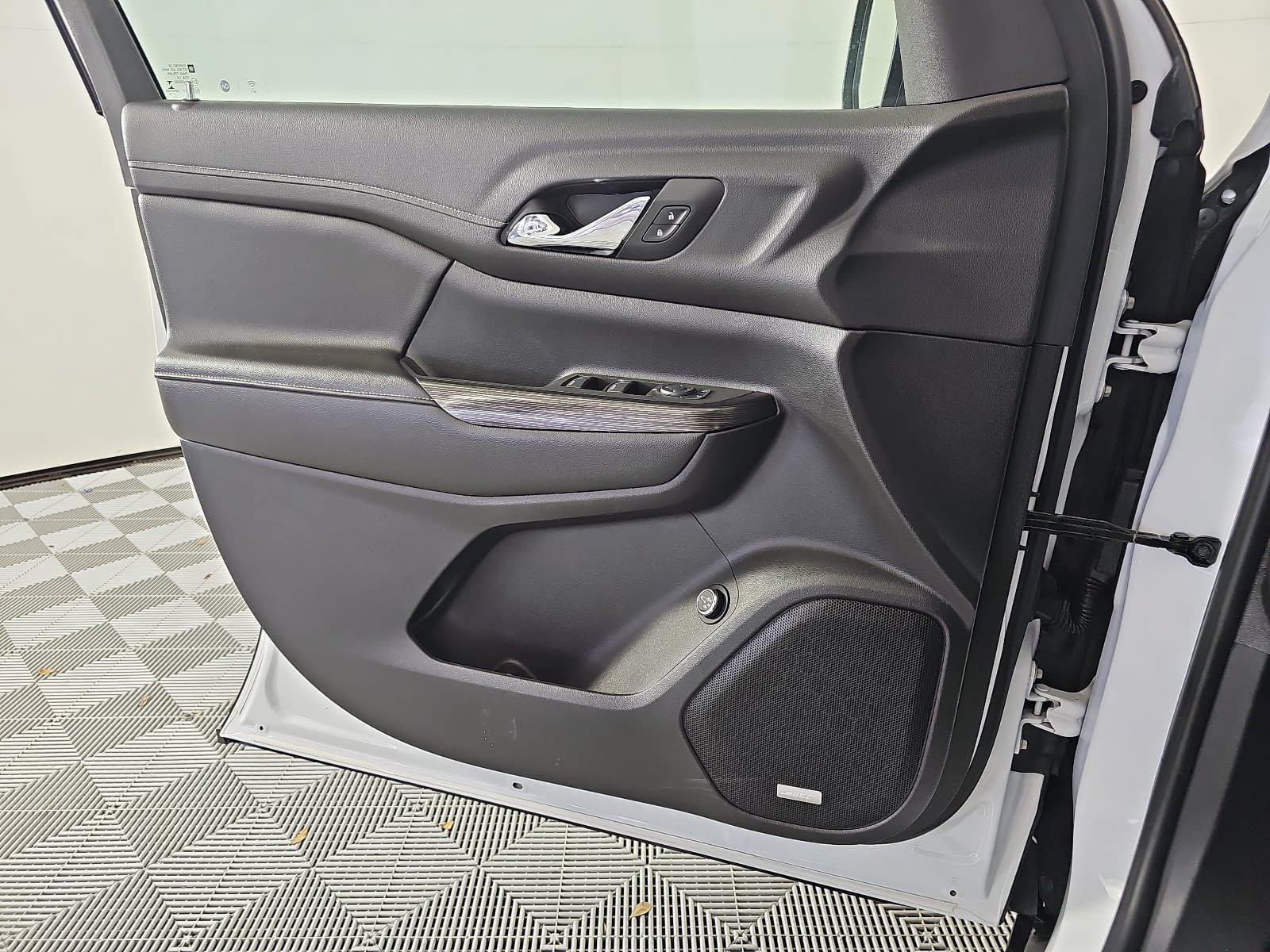 Used 2019 GMC Acadia SLT w/ LPO, Cargo Package FWD image 26