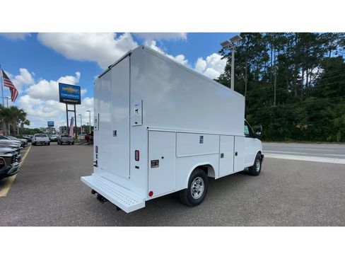 New 2025 Chevrolet Express 3500 Work Van w/ Power Convenience Package image 2