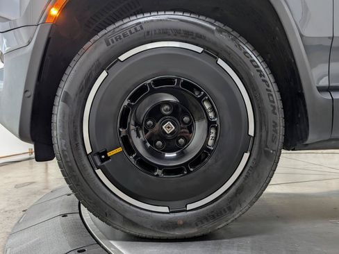 Used 2025 Rivian R1S Adventure AWD/4WD image 14