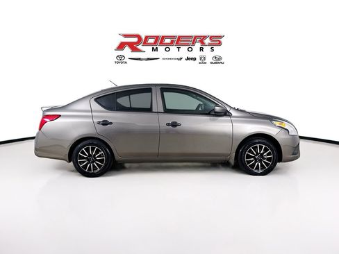 Used 2017 Nissan Versa S Plus image 8