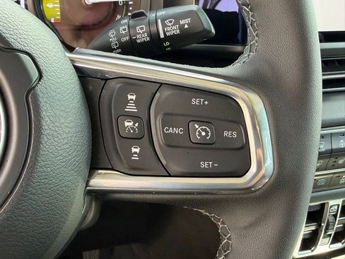 Used 2025 Jeep Wrangler Unlimited Sahara image 20