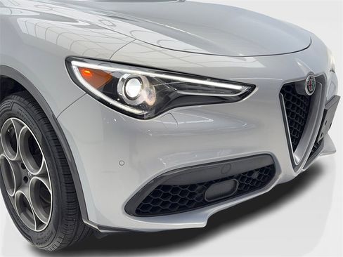 Used 2022 Alfa Romeo Stelvio Ti image 3