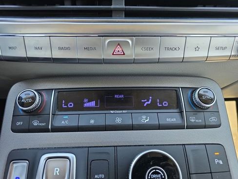 Used 2022 Hyundai Palisade Calligraphy w/ Winter Package FWD image 4