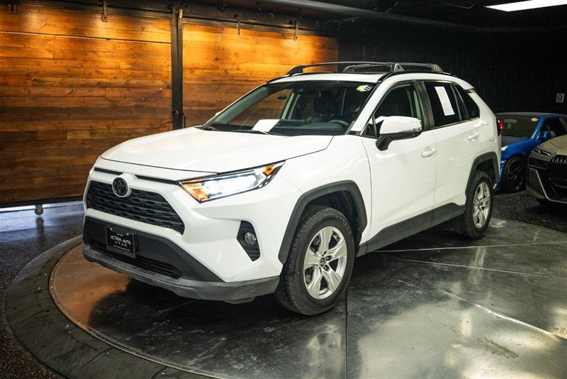 Used 2019 Toyota RAV4 XLE w/ Carpet Mat Package FWD image 2