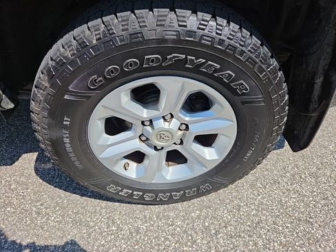 Used 2019 Toyota 4Runner SR5 AWD/4WD image 7
