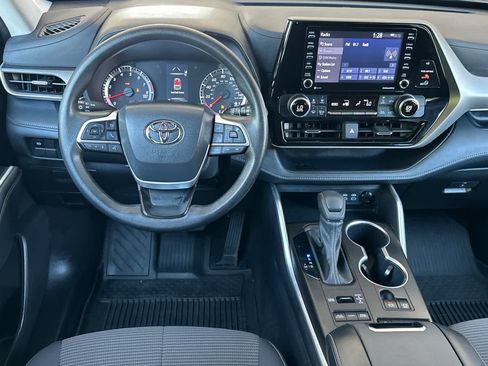 Used 2022 Toyota Highlander L AWD/4WD image 15