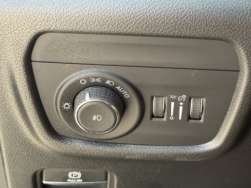 Used 2023 Jeep Grand Cherokee Limited RWD image 25