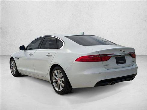 Used 2018 Jaguar XF Premium image 7