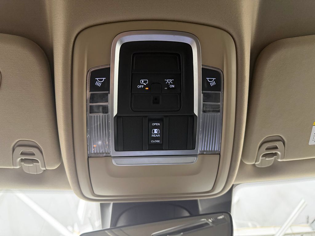 Used 2021 RAM 1500 Laramie AWD/4WD image 17