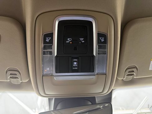 Used 2021 RAM 1500 Laramie AWD/4WD image 17