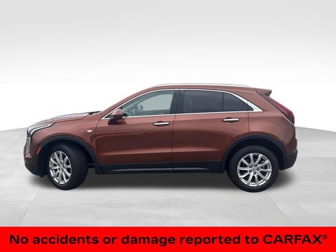 Used 2019 Cadillac XT4 Luxury w/ Cold Weather Package FWD image 2