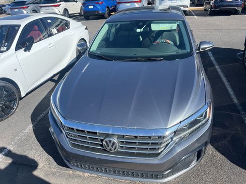 Used 2020 Volkswagen Passat 2.0T R-Line image 2