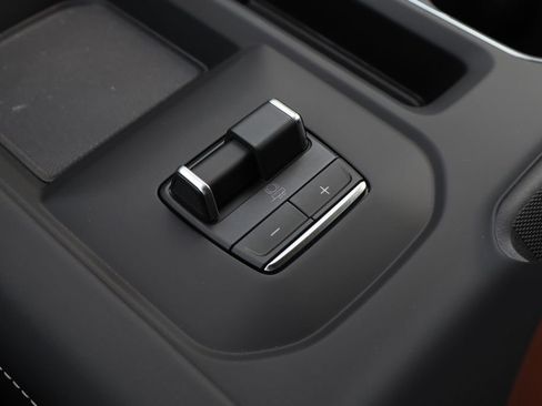 New 2026 GMC Sierra 2500 Denali Ultimate AWD/4WD image 17