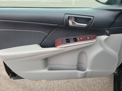 Used 2014 Toyota Camry XLE image 18