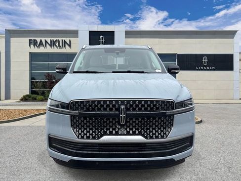 New 2026 Lincoln Navigator Premiere AWD/4WD image 2